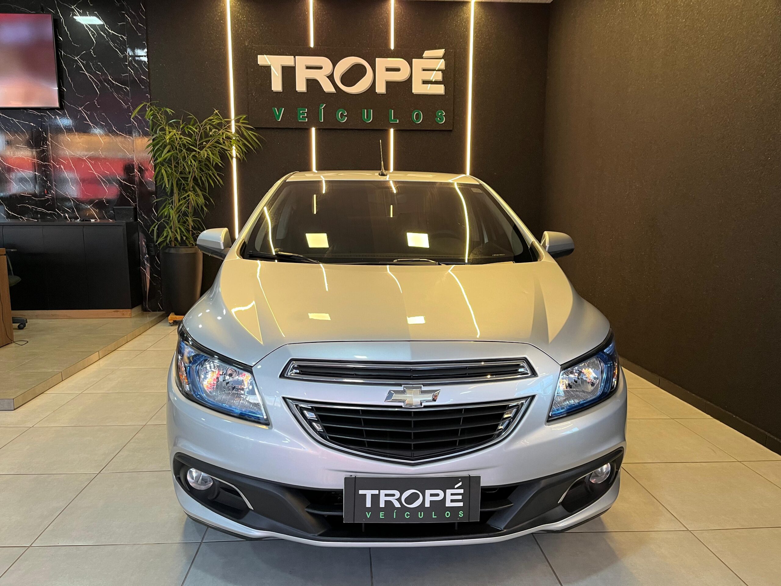 CHEVROLET PRISMA 1.4 AT LTZ FLEX 2015-PRATA (1)