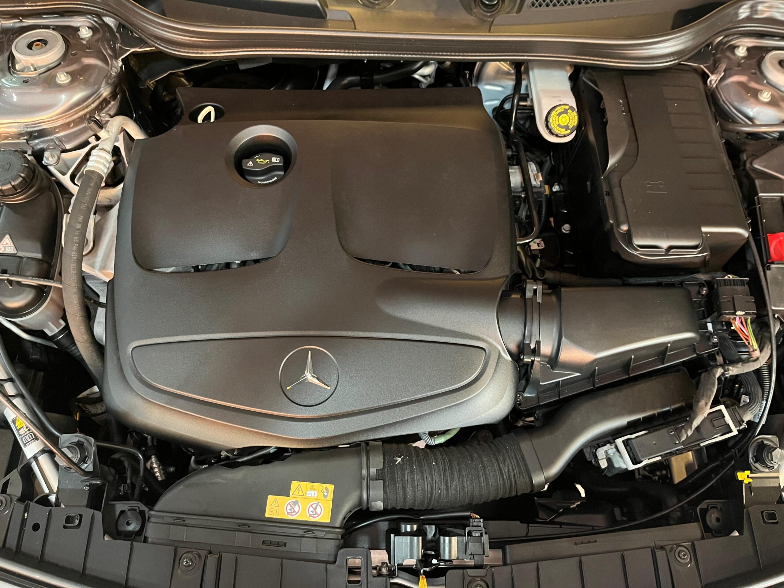 MERCEDES BENZ GLA 200 FLEX (9)