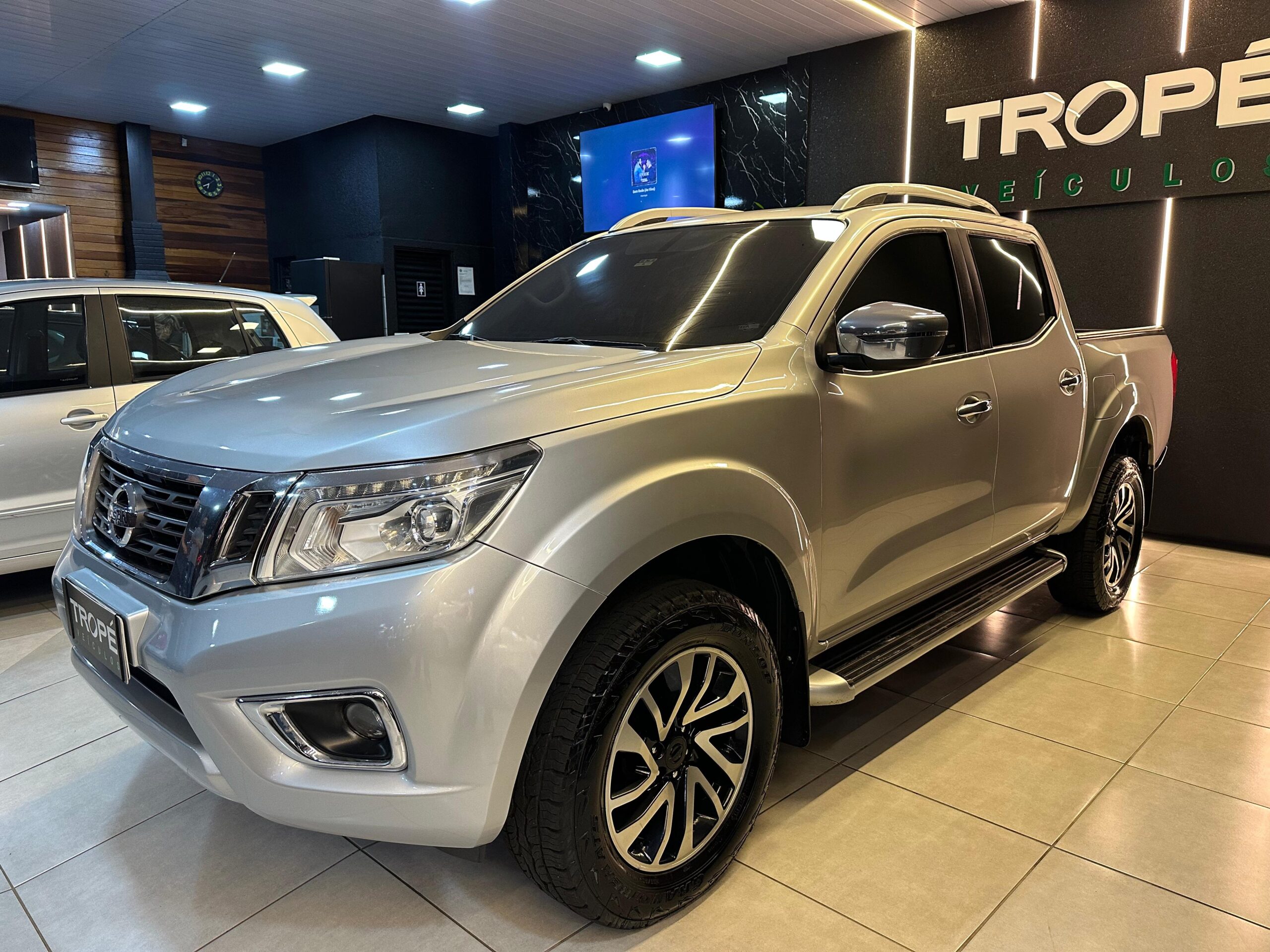 NISSAN FRONTIER XE X4 DIESEL 2019-PRATA (4)
