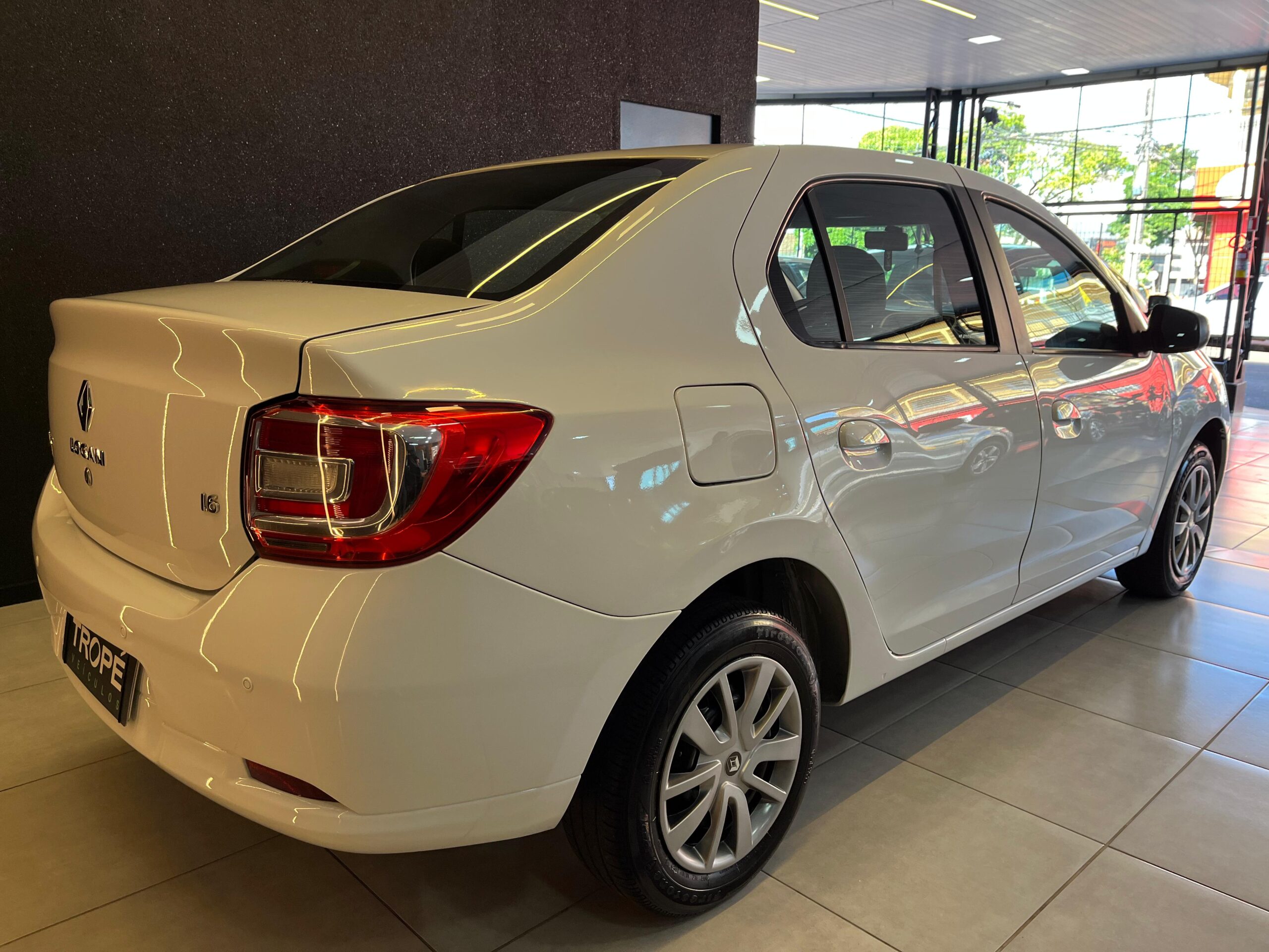 RENAULT LOGAN EXPR 1.6 FLEX 2015-BRANCO (4)