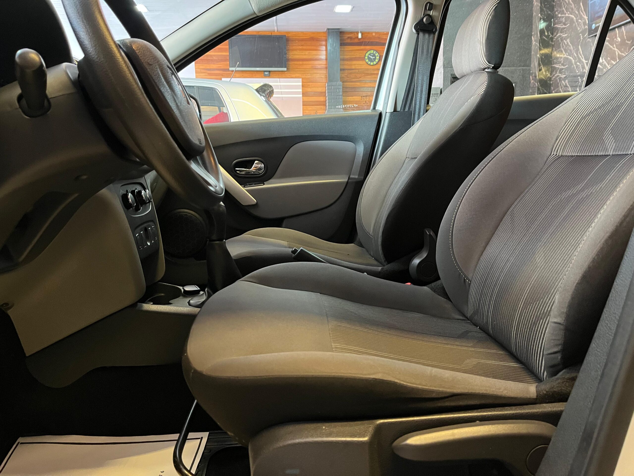 RENAULT LOGAN EXPR 1.6 FLEX 2015-BRANCO (5)