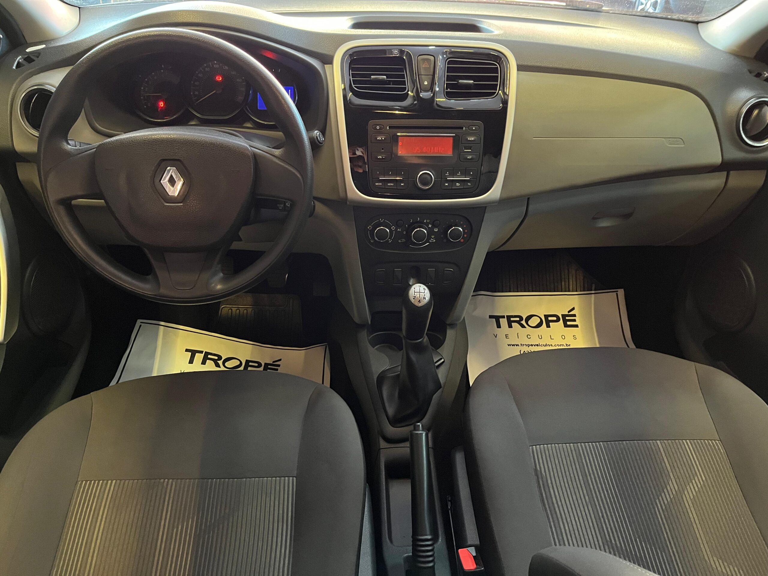 RENAULT LOGAN EXPR 1.6 FLEX 2015-BRANCO (7)