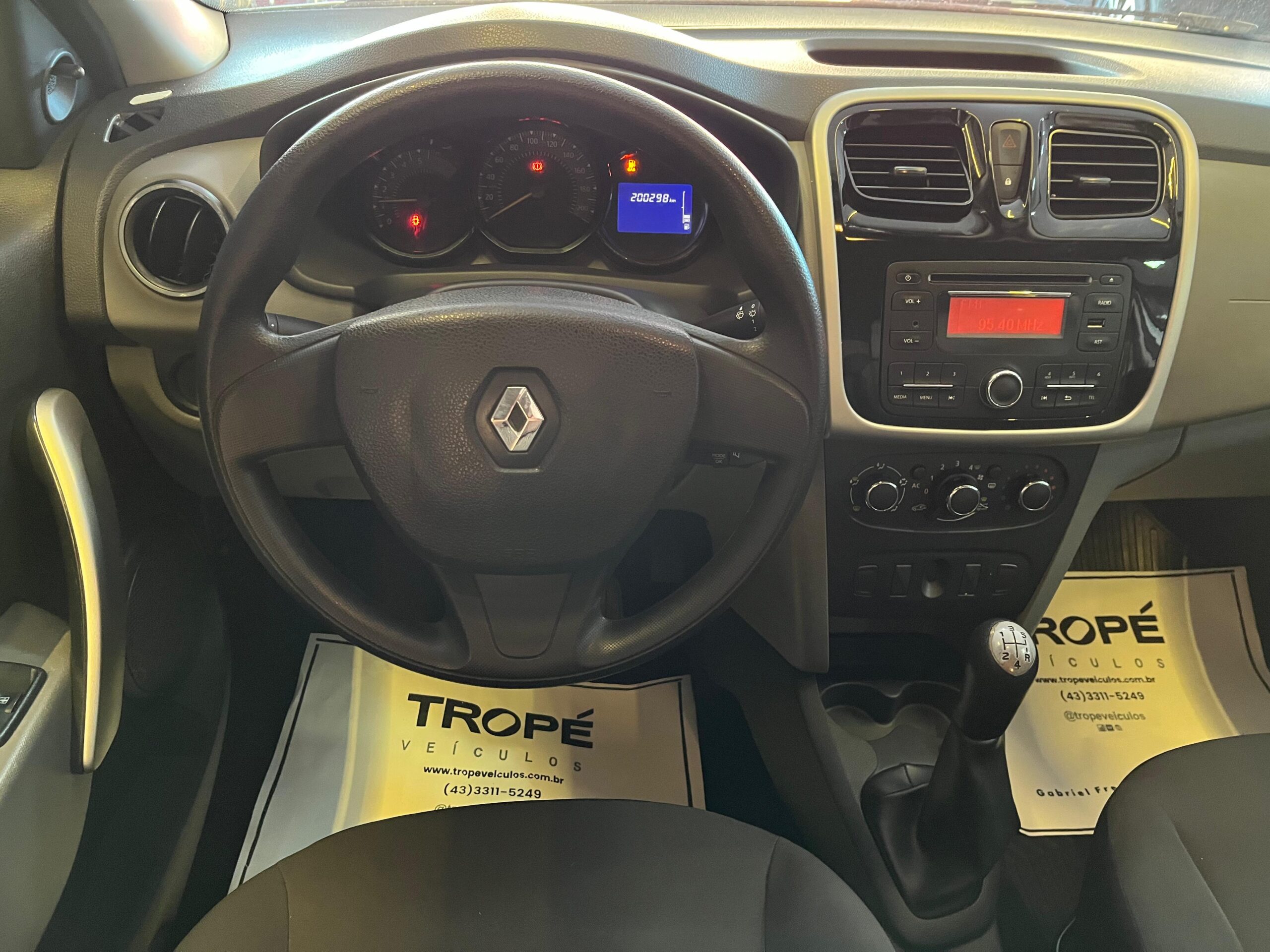 RENAULT LOGAN EXPR 1.6 FLEX 2015-BRANCO (8)