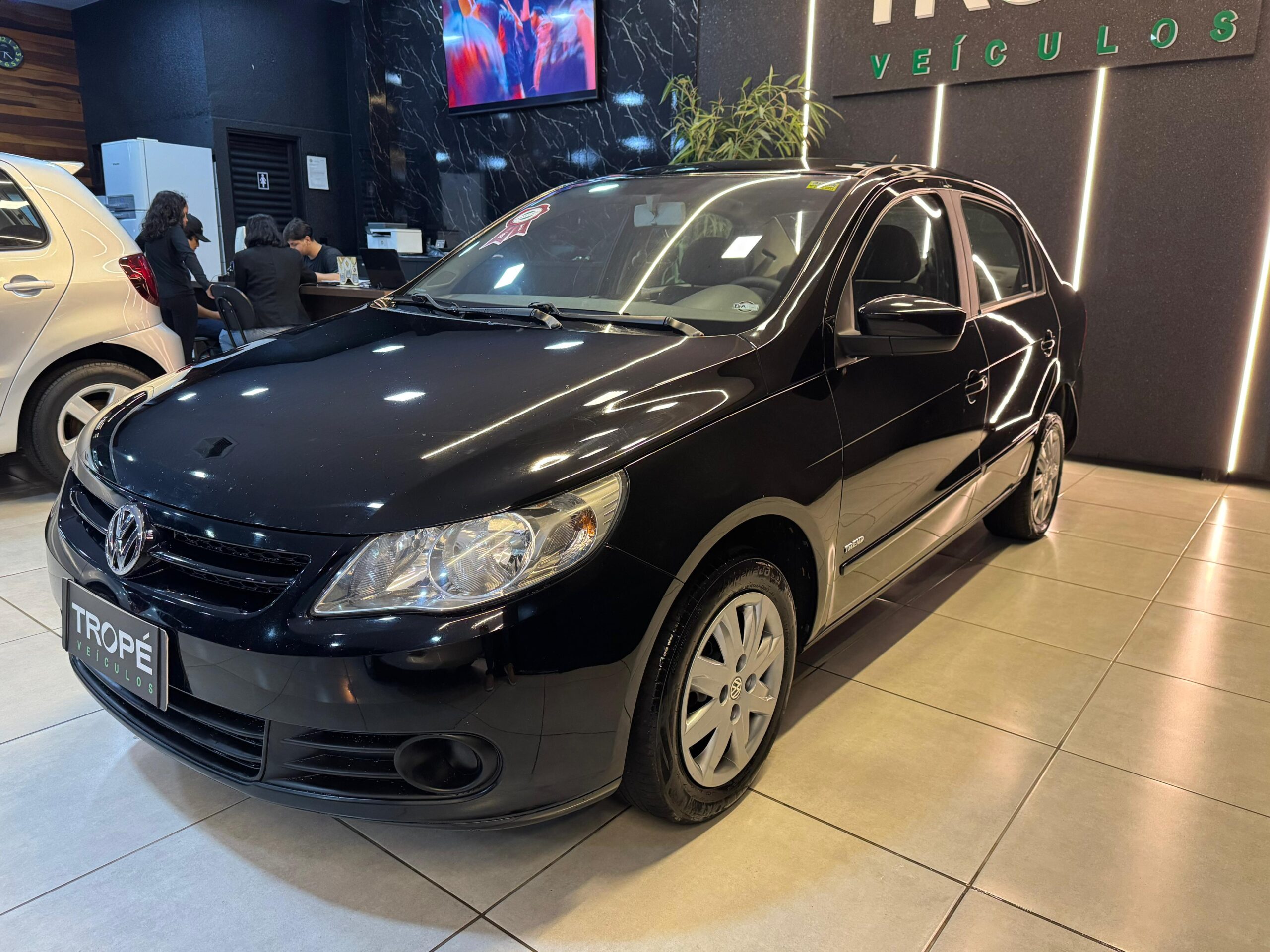 VOLKSWAGEN VOYAGE 1.0 FLEX 2013-PRETO (2)