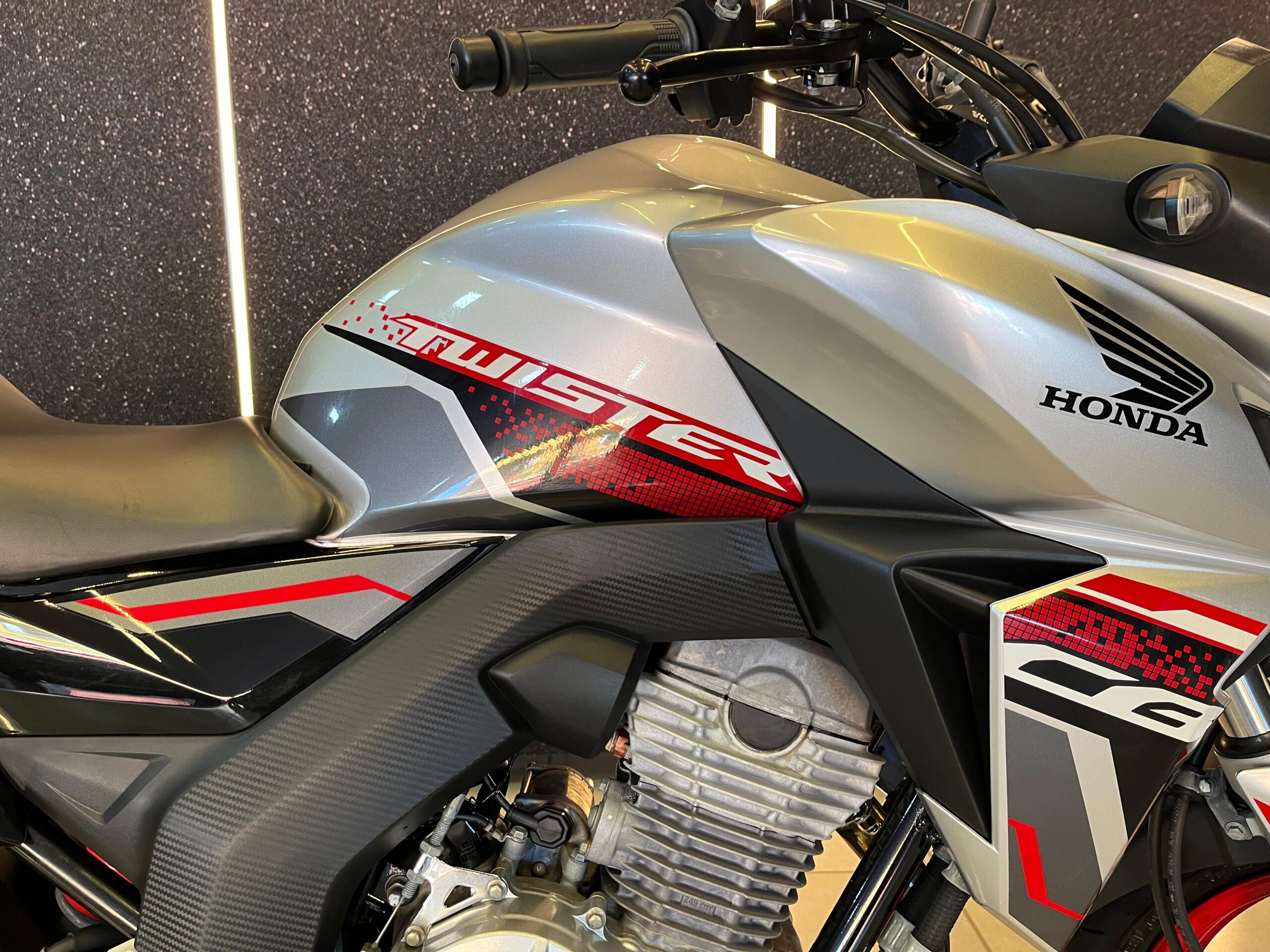 HONDA CB250F TWISTER CBS FLEX 2021-PRATA (3)