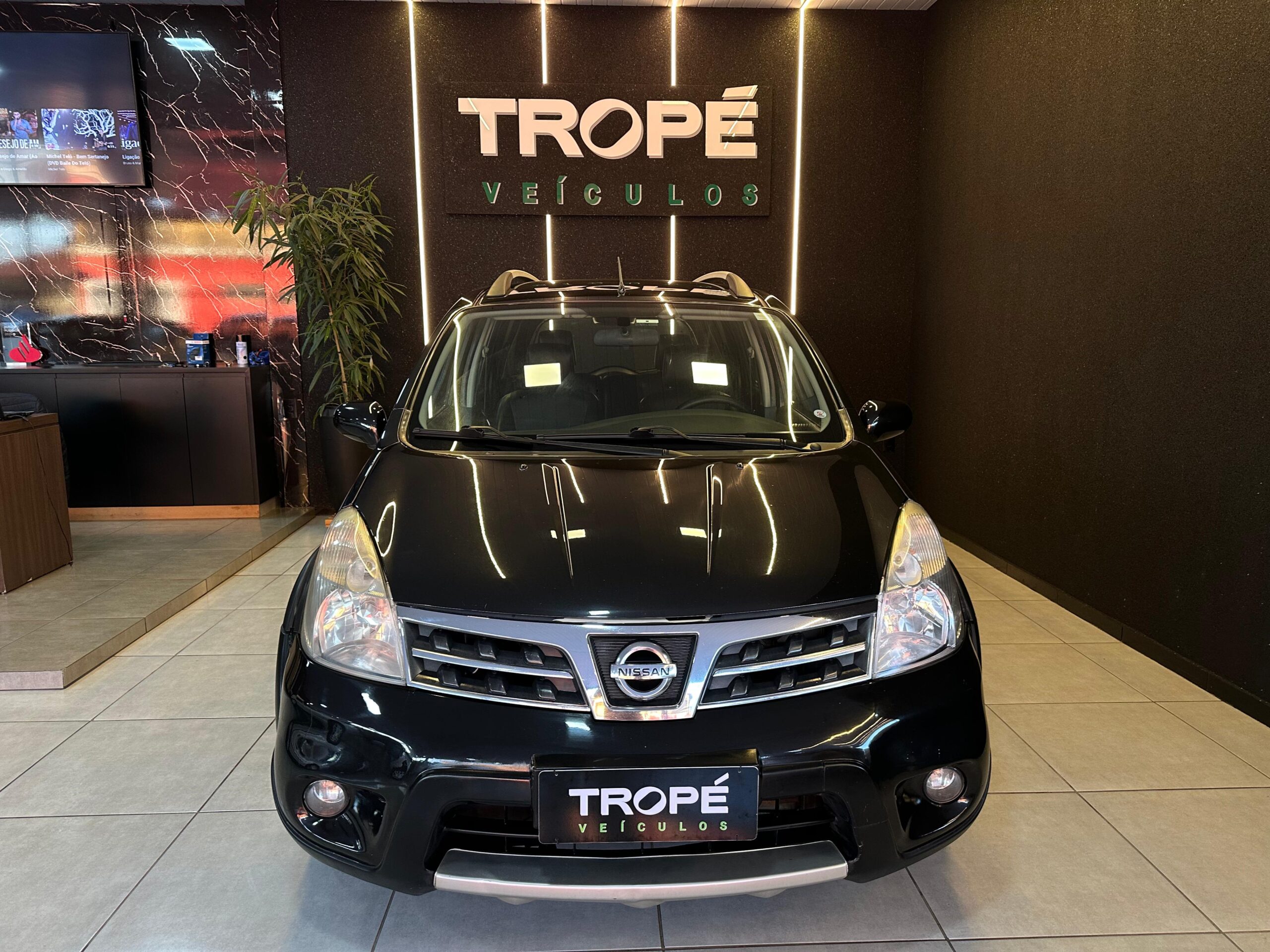 NISSAN LIVINA XGEAR 1.8 SL FLEX 2013-PRETO (1)