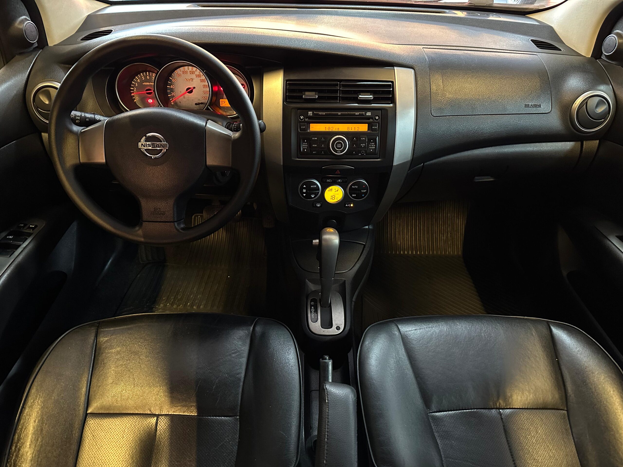 NISSAN LIVINA XGEAR 1.8 SL FLEX 2013-PRETO (9)