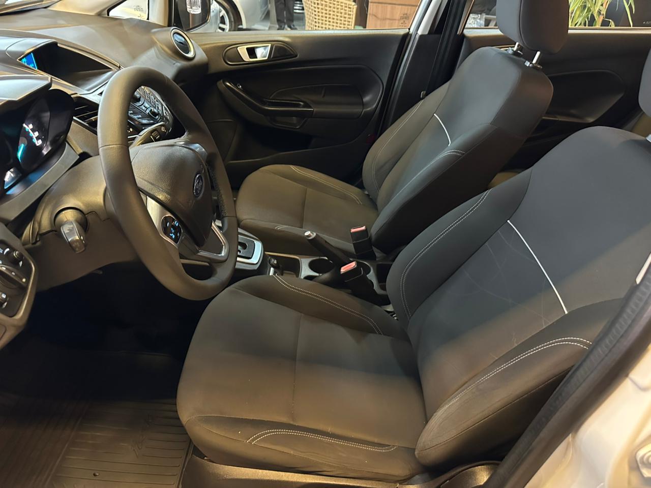 FORD NEW FIESTA 1.6 2016-BRANCO (1)
