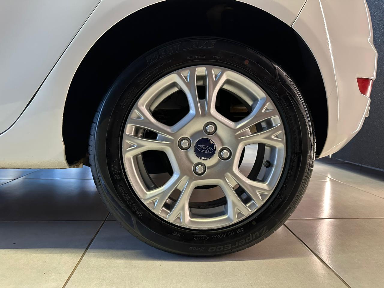 FORD NEW FIESTA 1.6 2016-BRANCO (11)