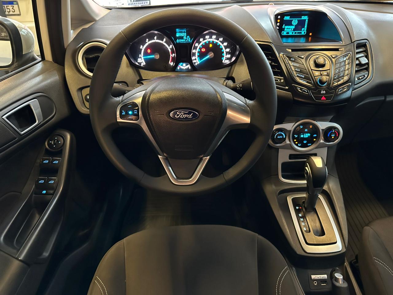 FORD NEW FIESTA 1.6 2016-BRANCO (2)