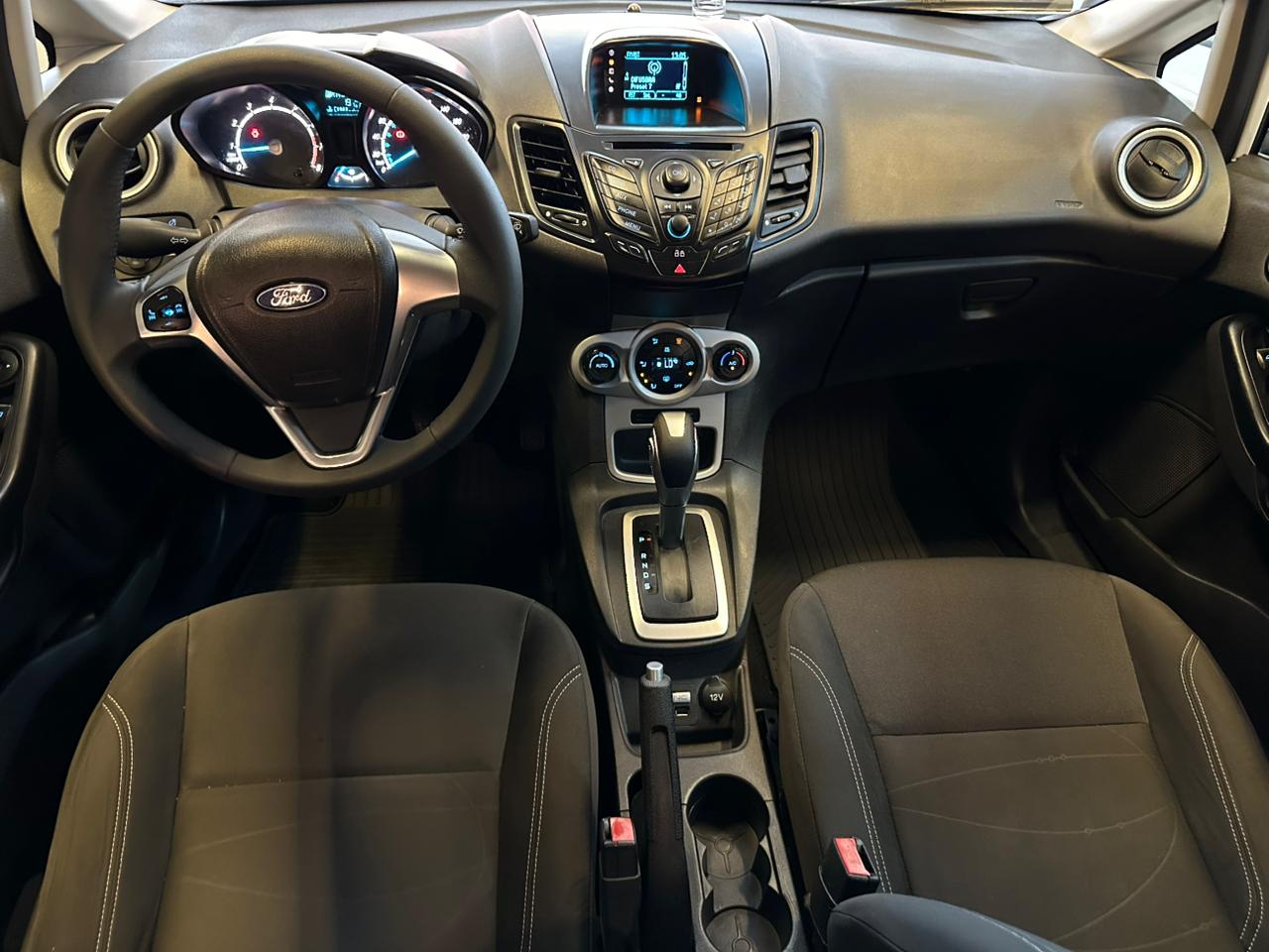 FORD NEW FIESTA 1.6 2016-BRANCO (3)