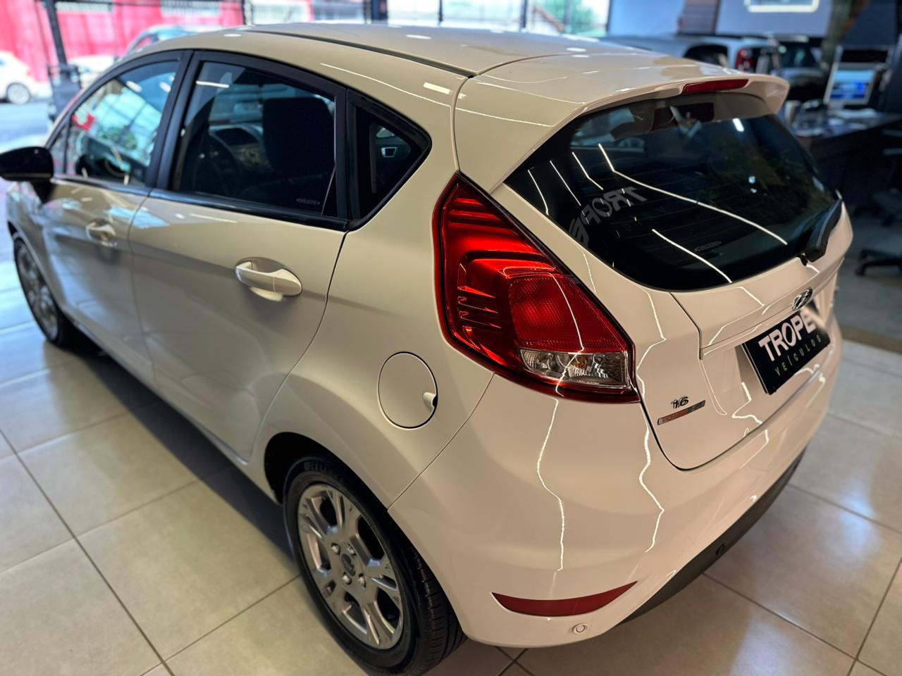 FORD NEW FIESTA 1.6 2016-BRANCO (6)