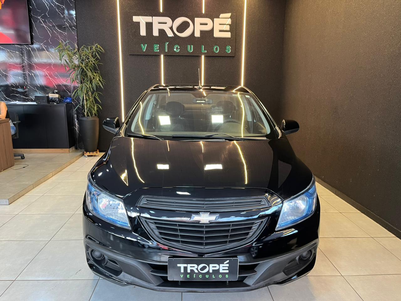 CHEVROLET PRISMA 1.4 MT LT FLEX 2013-PRETO (1)