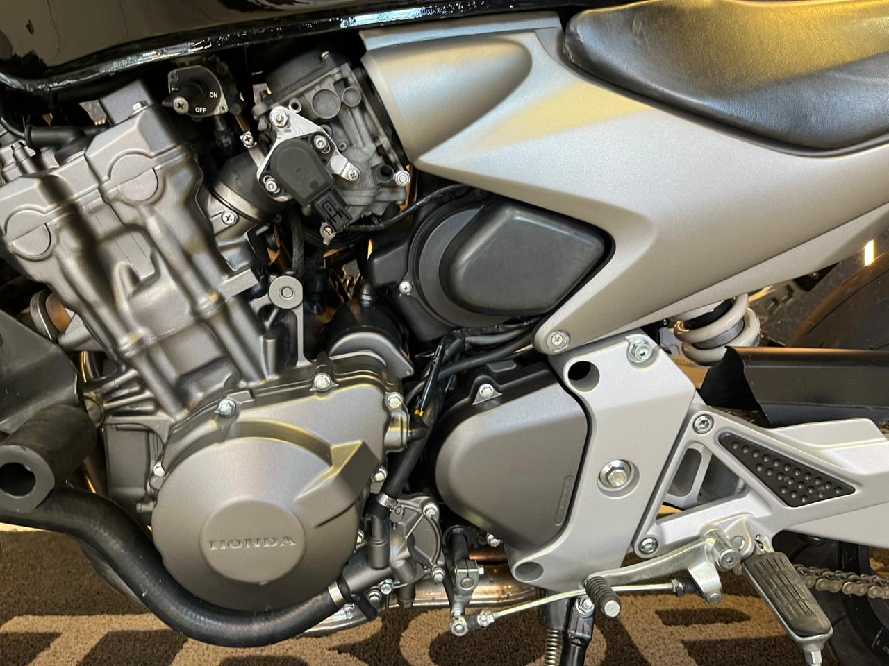 HONDA CB600F HORNET GASOLINA 2005-PRETO (9)