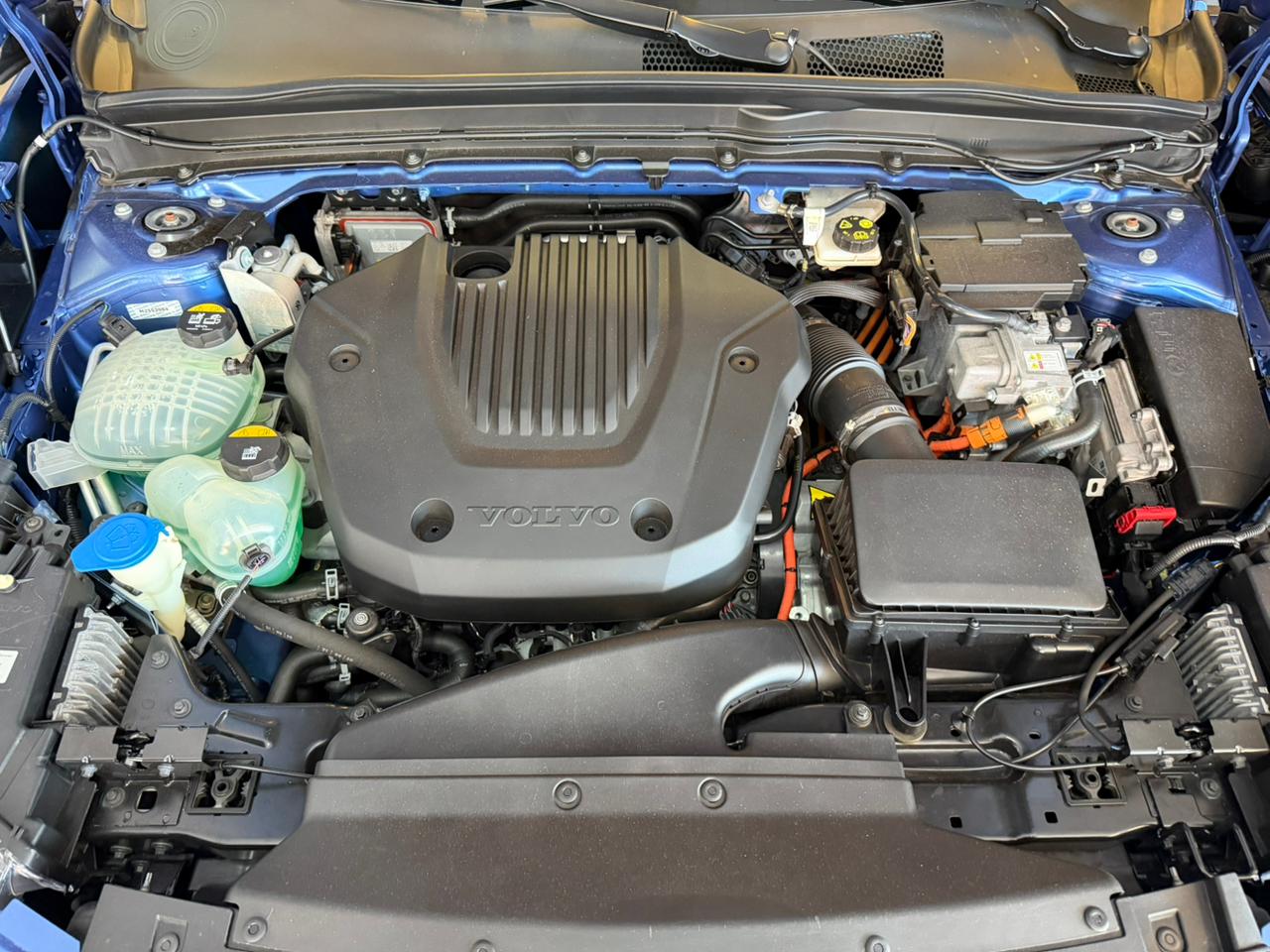 VOLVO XC40 T5 R-DESIGN HYBRID 1.5 TURBO-AZUL (1)