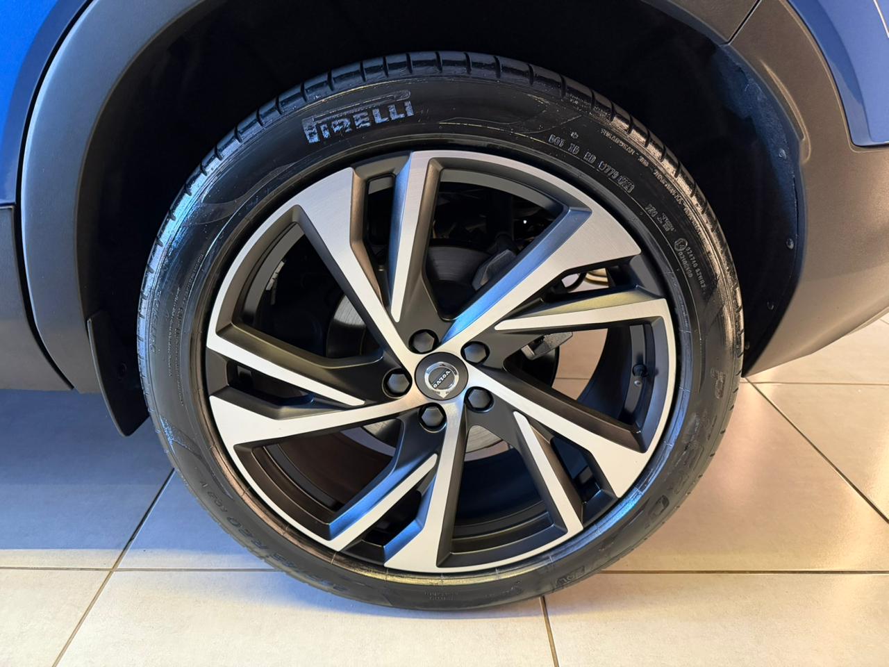 VOLVO XC40 T5 R-DESIGN HYBRID 1.5 TURBO-AZUL (11)