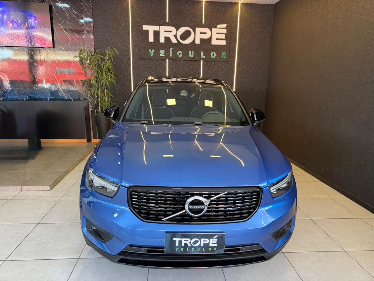 VOLVO XC40 T5 R-DESIGN HYBRID 1.5 TURBO-AZUL (2)