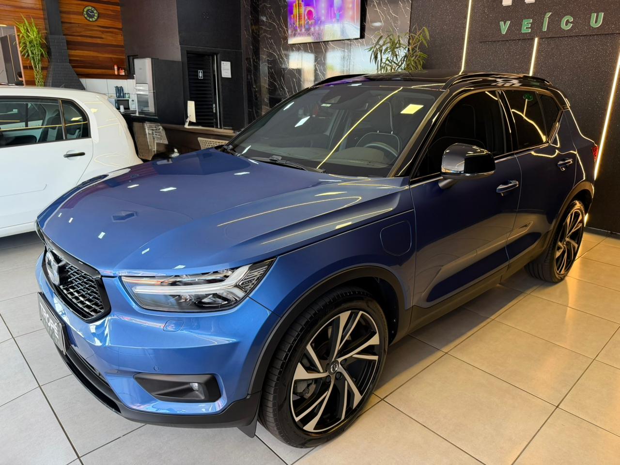 VOLVO XC40 T5 R-DESIGN HYBRID 1.5 TURBO-AZUL (5)