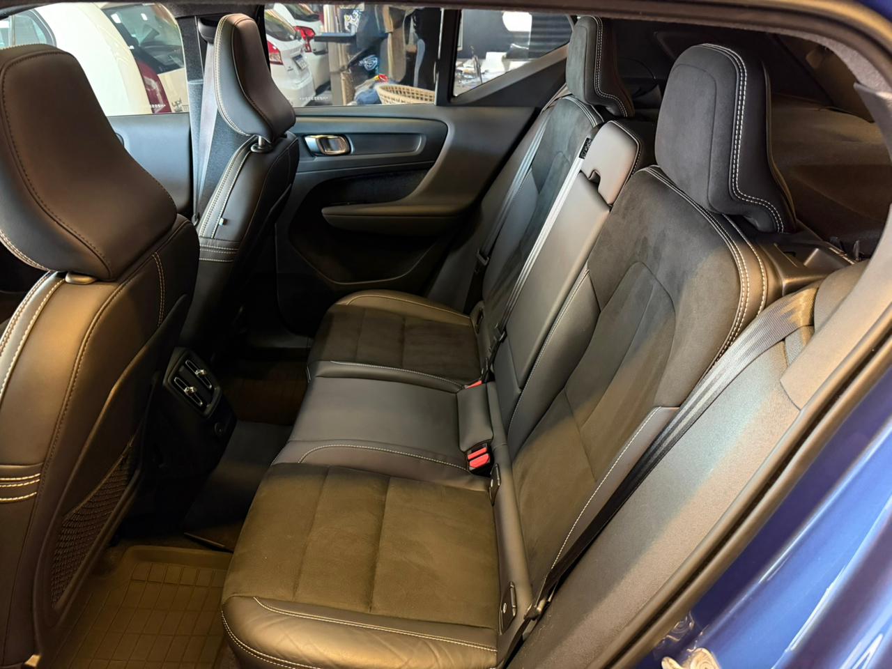 VOLVO XC40 T5 R-DESIGN HYBRID 1.5 TURBO-AZUL (6)