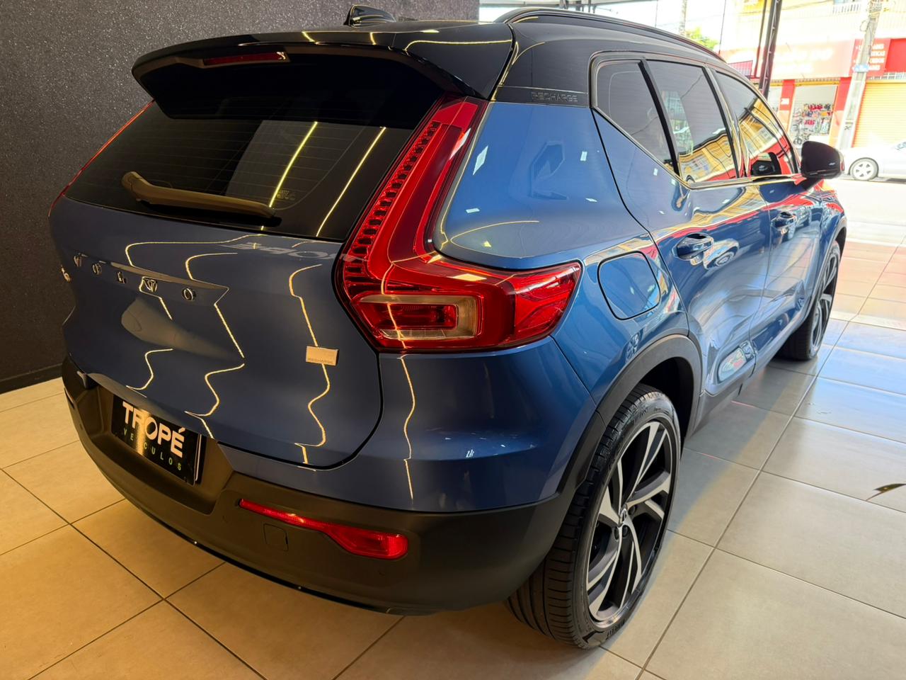 VOLVO XC40 T5 R-DESIGN HYBRID 1.5 TURBO-AZUL (7)