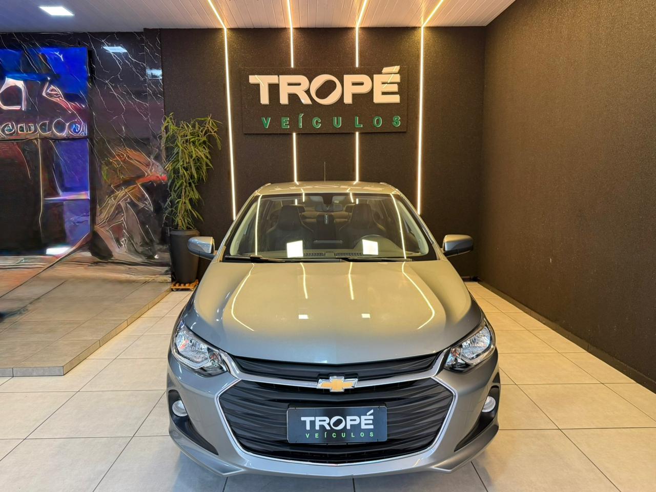 CHEVROLET ONIX PLUS 1.0 AT LTZ FLEX 2025-PRATA (1)