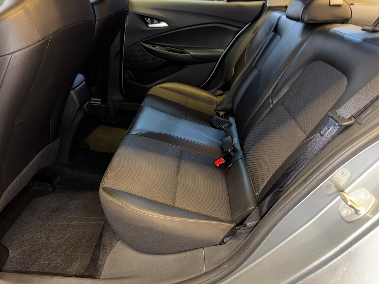 CHEVROLET ONIX PLUS 1.0 AT LTZ FLEX 2025-PRATA (7)