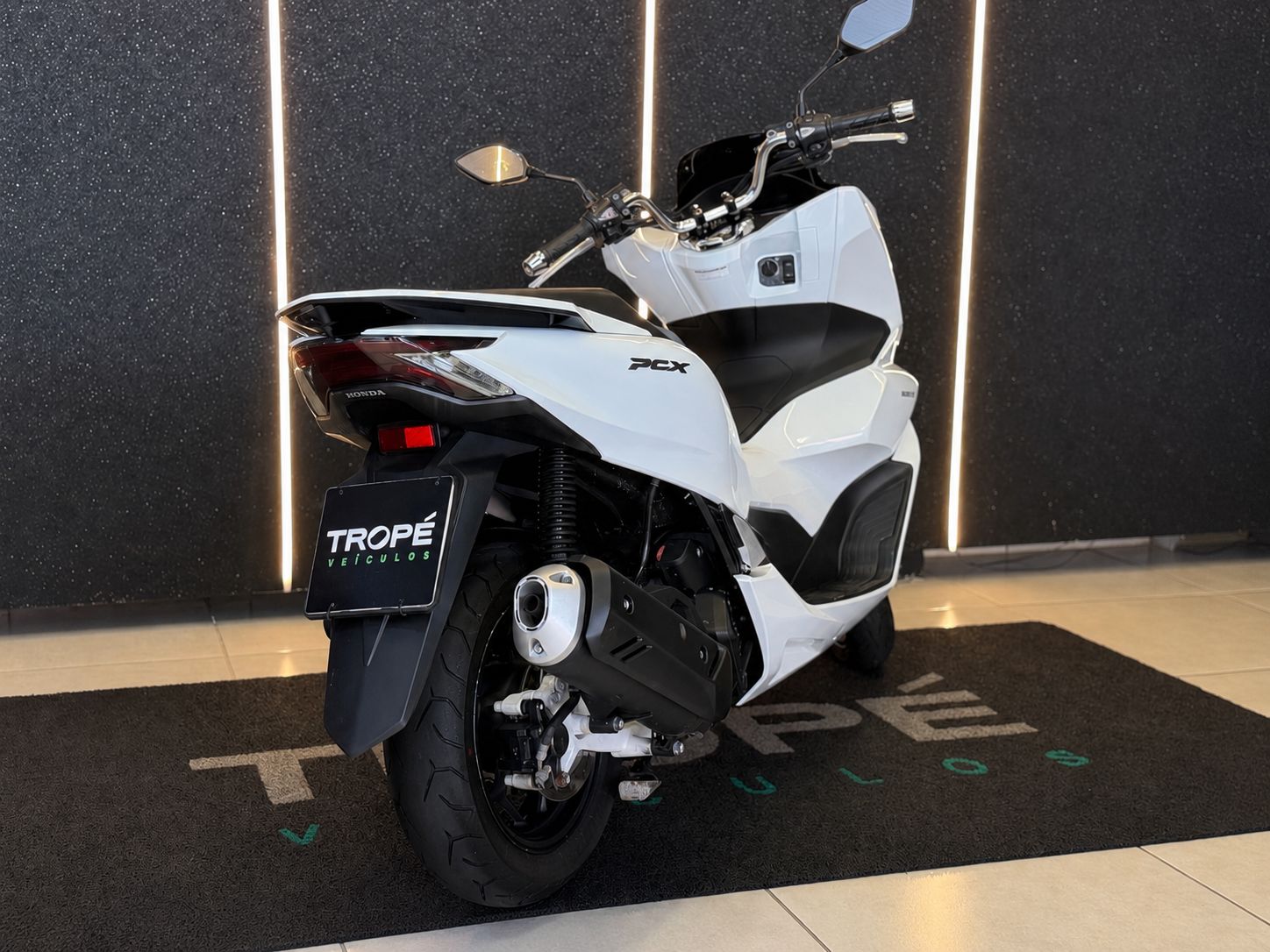 HONDA PCX 2023-BRANCO (10)
