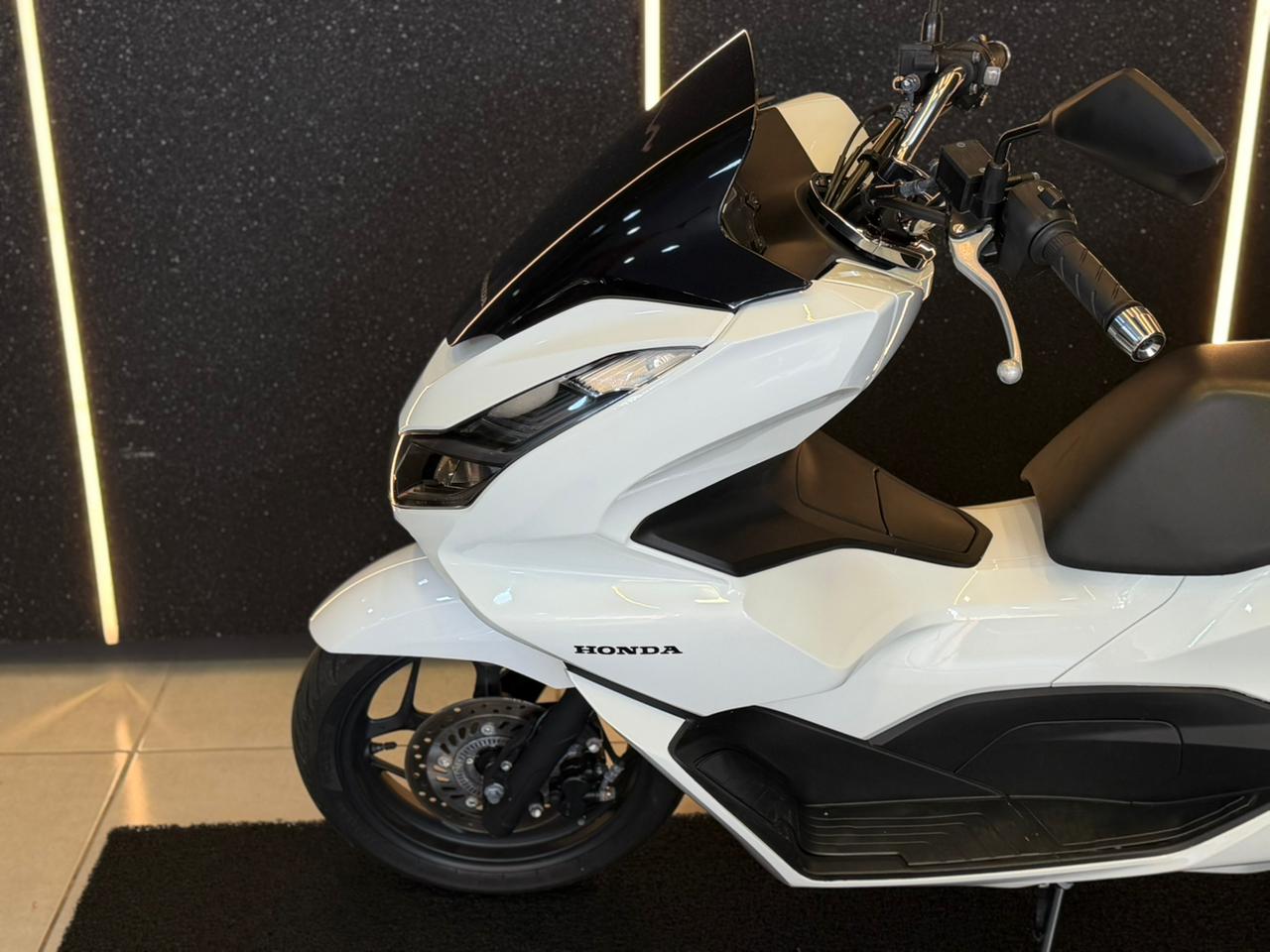 HONDA PCX 2023-BRANCO (2)