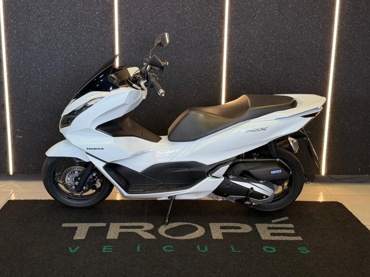 HONDA PCX 2023-BRANCO (4)