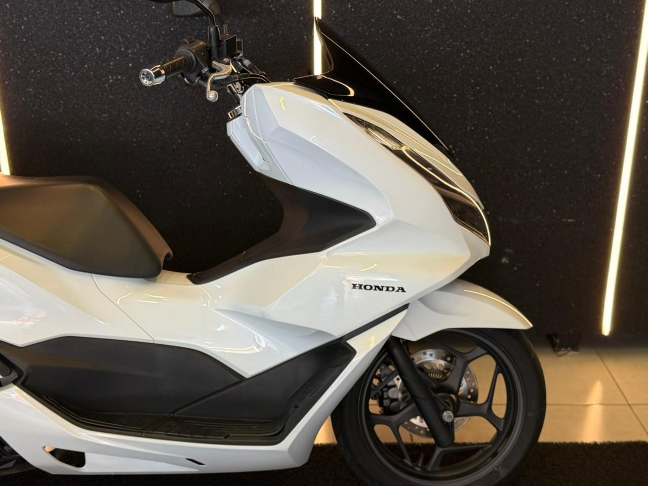 HONDA PCX 2023-BRANCO (8)