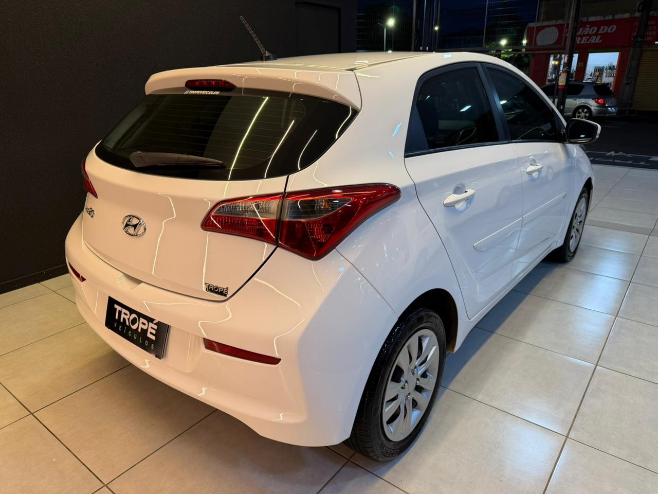 HYUNDAI HB20 1.0 CONFORT PLUS FLEX 2018-BRANCO (4)