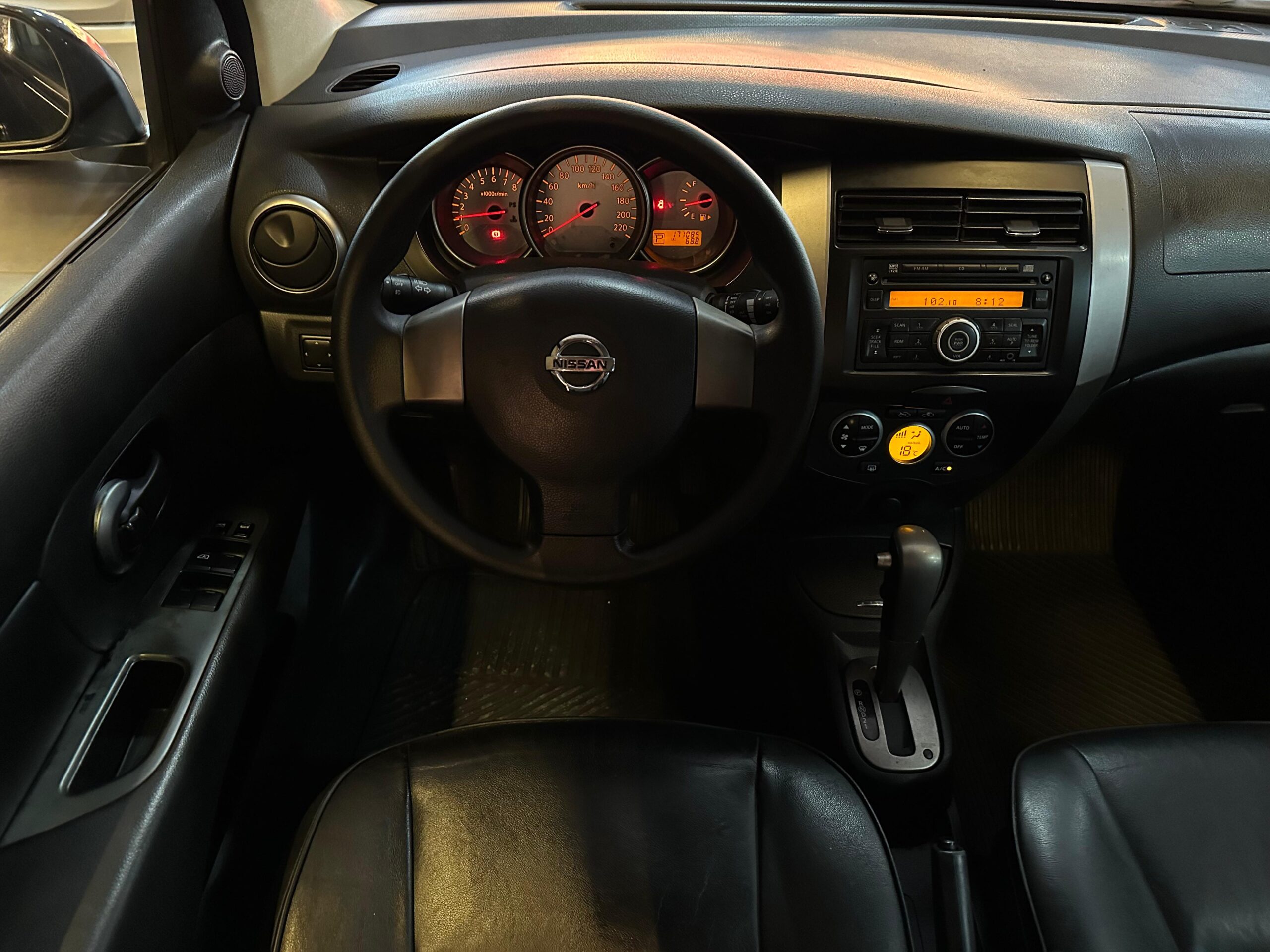 NISSAN LIVINA XGEAR 1.8 SL FLEX 2013-PRETO (5)