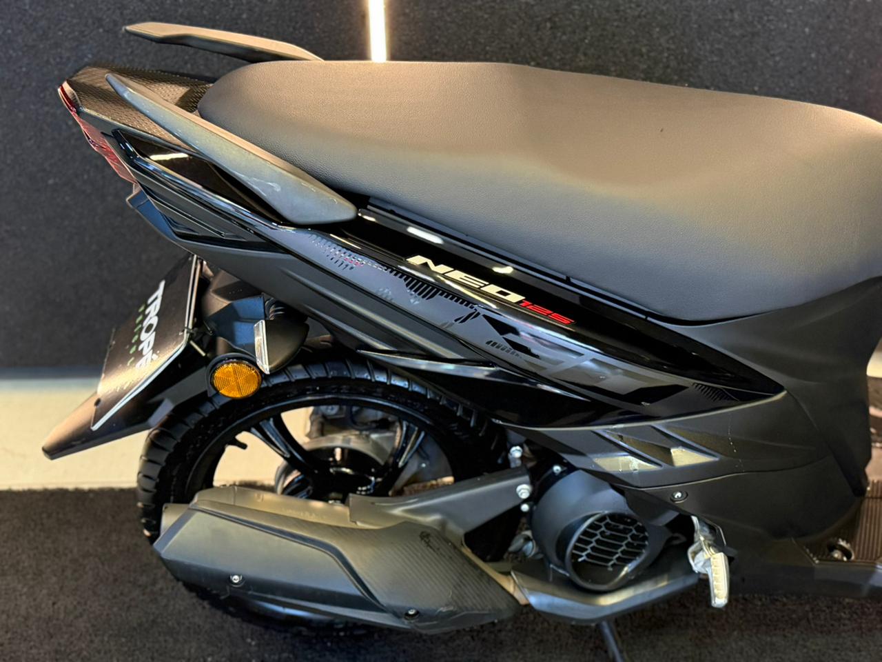 YAMAHA NEO 125 2022-PRETO (2)