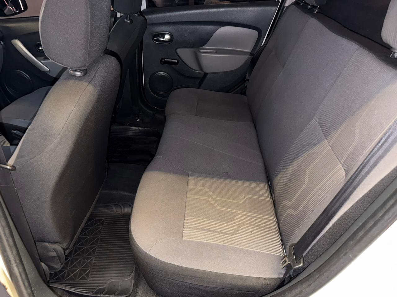 RENAULT LOGAN EXP 1.6 SCE FLEX 2018-BRANCO (1)