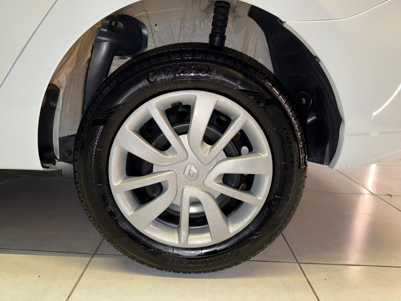 RENAULT LOGAN EXP 1.6 SCE FLEX 2018-BRANCO (8)