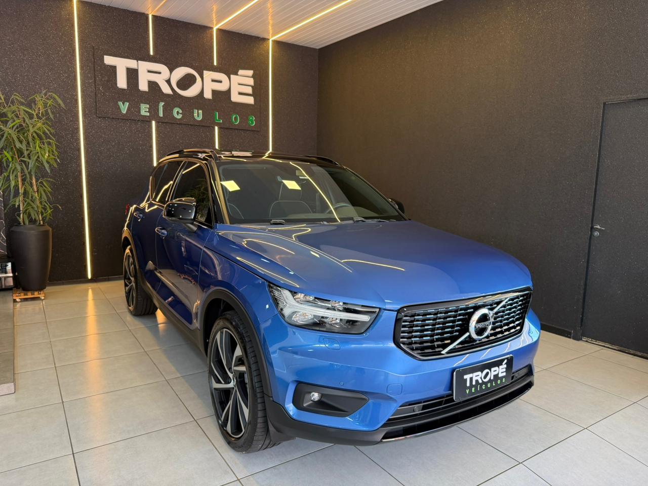 VOLVO XC40 T5 R-DESIGN HYBRID 1.5 TURBO